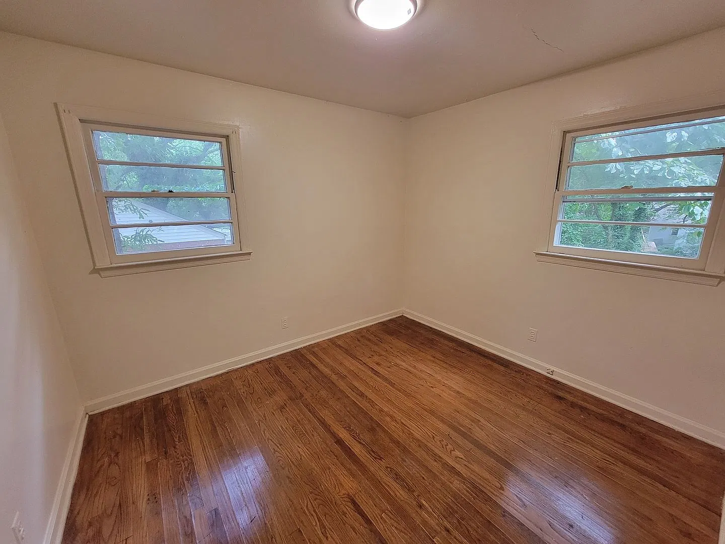 2 Bedroom 1 Bathroom House — Photo 3