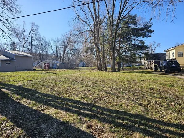 817 E Summit St, Greenville, MI 48838