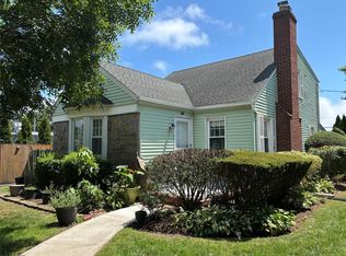 89 S Kensington Ave, Rockville Centre, NY 11570