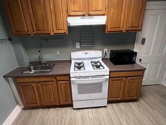 5th image of 929 N Calvert St APT 2