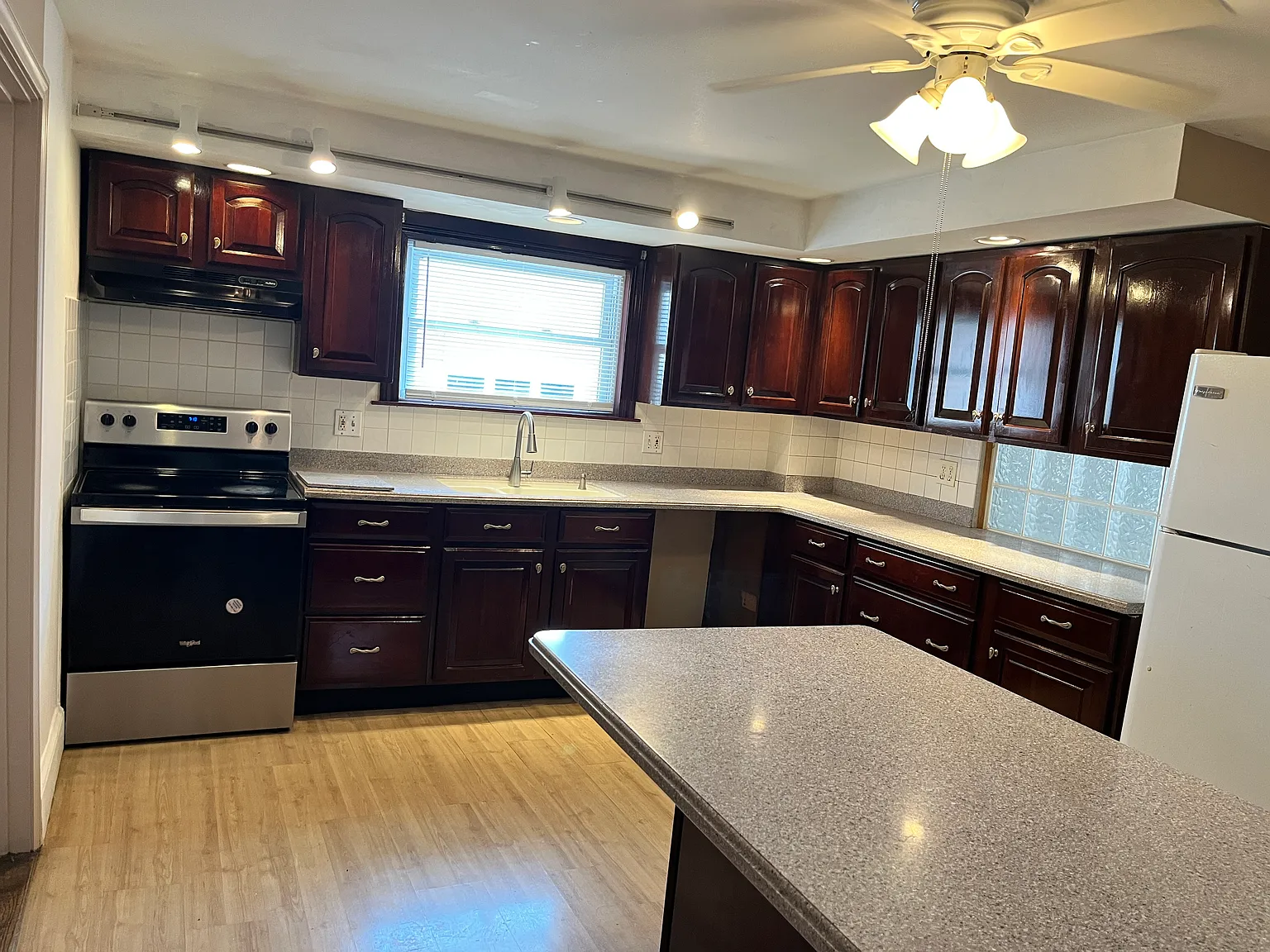 2 bed, 1200 sqft, $2,600 — Photo 1