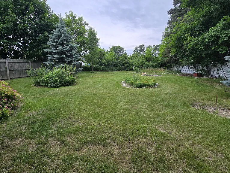 517 Bond St — Photo 9