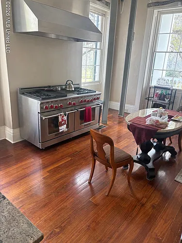 160 Devereux Dr Photo 1