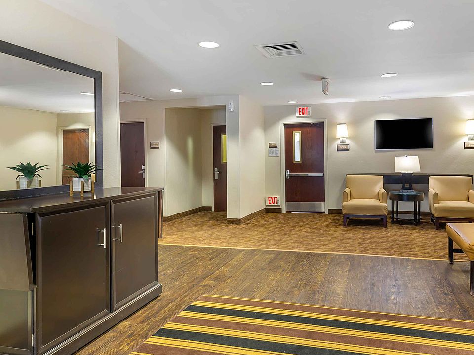 Lobby and Guest Check-in