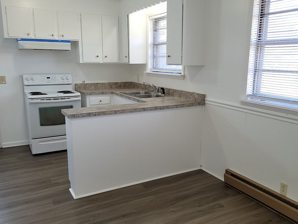 1st image of 500 Roosevelt Ave