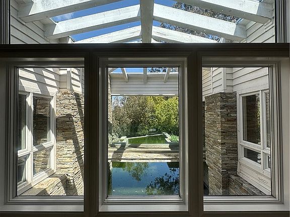 4th image of 60 Crest Rd E