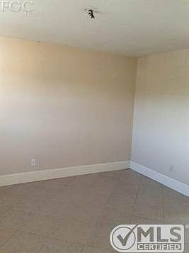 5th image of 127 Nicholas Pkwy E