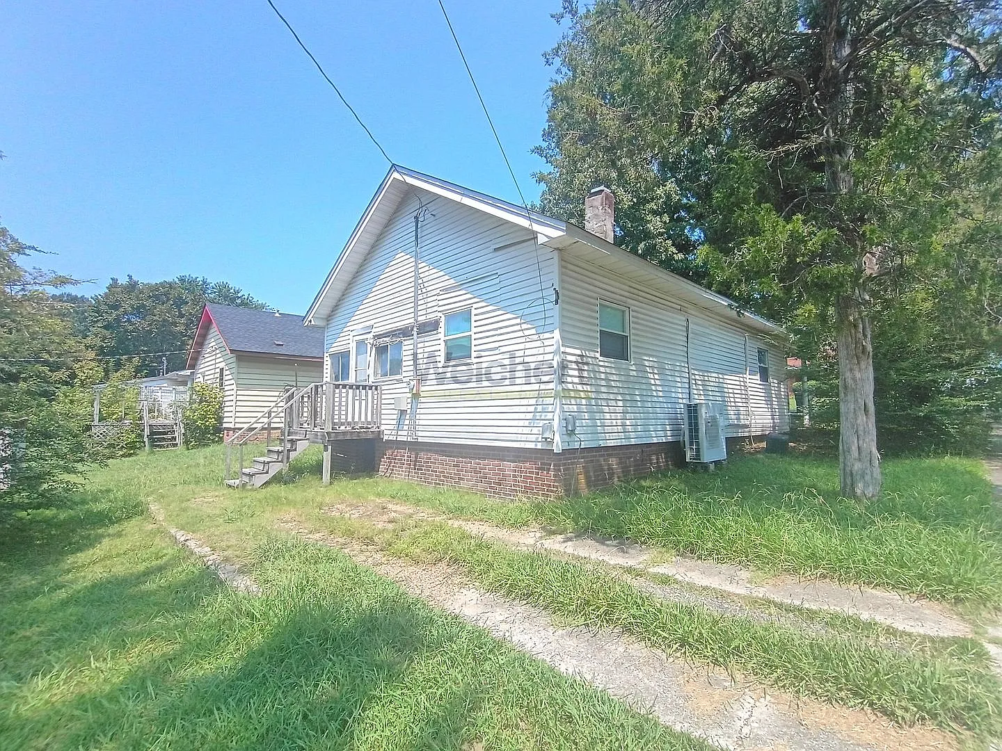 2bed/1bath house on a corner lot — Photo 4
