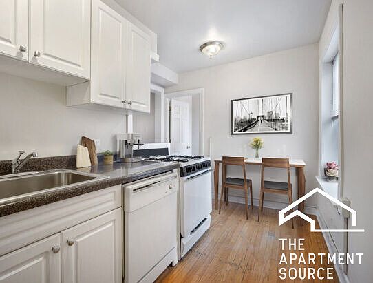 2nd image of 1202 W Wellington Ave #2A
