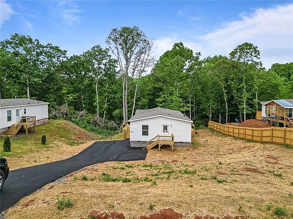 4th image of 3250 Baker Rd