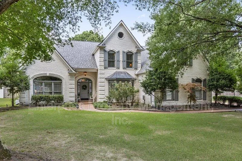 4 bed, 3.5 bath, 3779 sqft, $3,995 — Photo 2