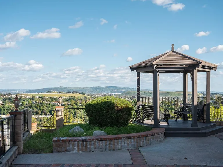 Crest Vista Dr — Photo 116