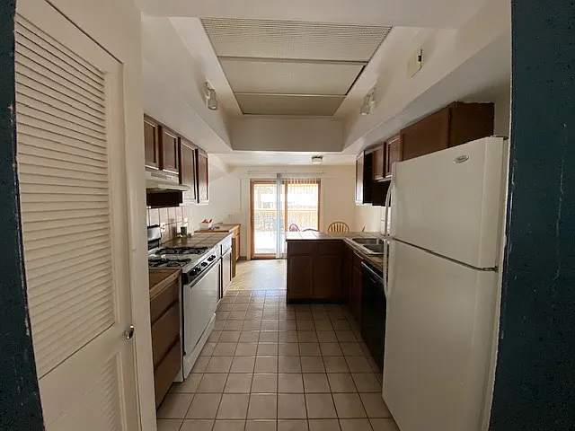 2 bed, 1200 sqft, $2,195 — Photo 4