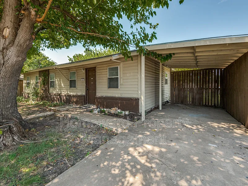3 bed, 1.0 bath, 1012 sqft, $1,650 — Photo 2