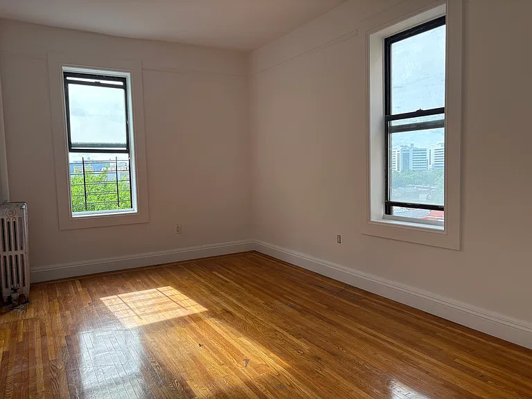 2860 Buhre Ave #5T — Photo 6