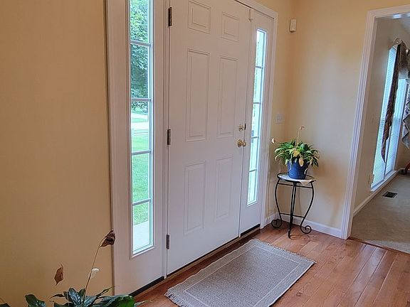 3rd image of 34894 Cambridge Dr