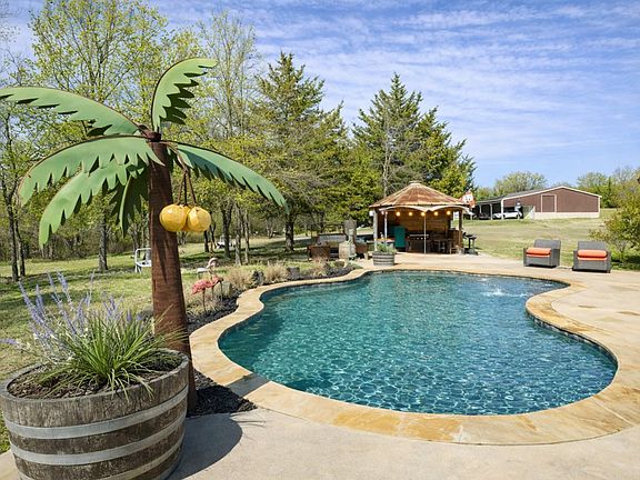 2nd image of 1011 Red Rd