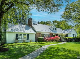 2 Powderhorn Rd, Ho Ho Kus, NJ 07423