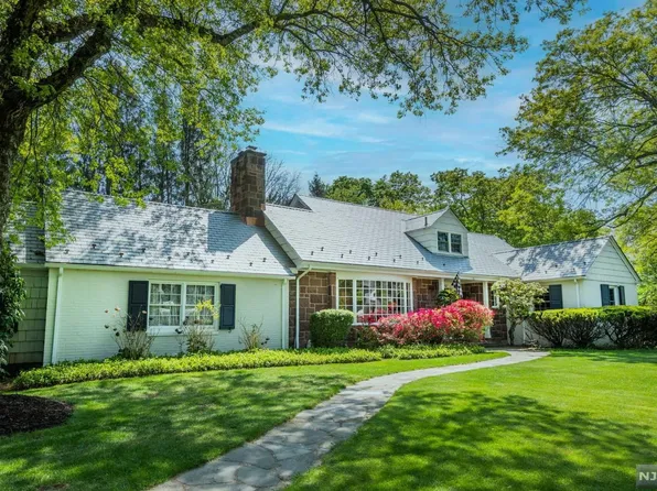 2 Powderhorn Rd, Ho Ho Kus, NJ 07423