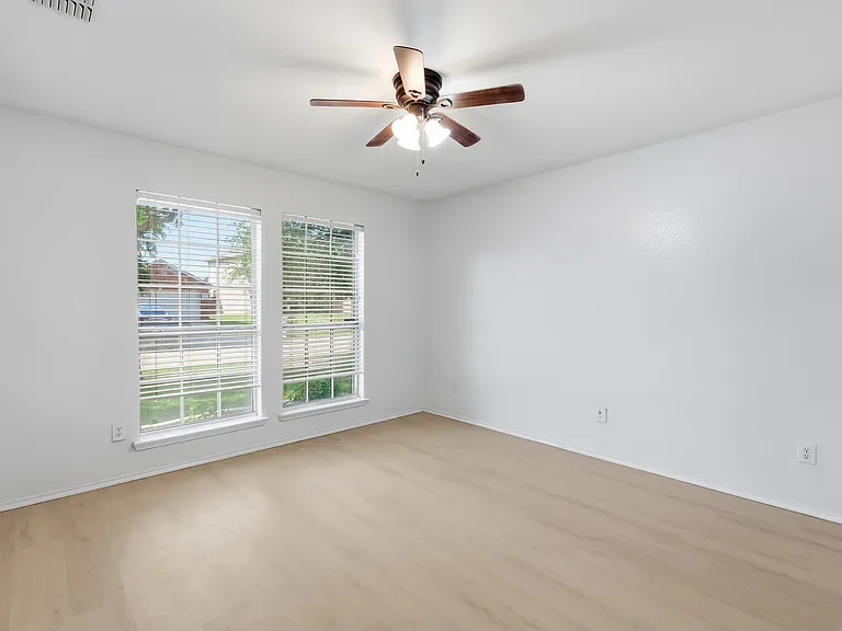 417 Niagara Falls Dr — Photo 8