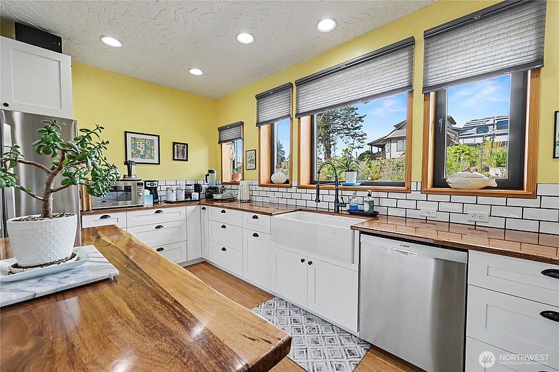 3rd image of 1027 W Seventh Street