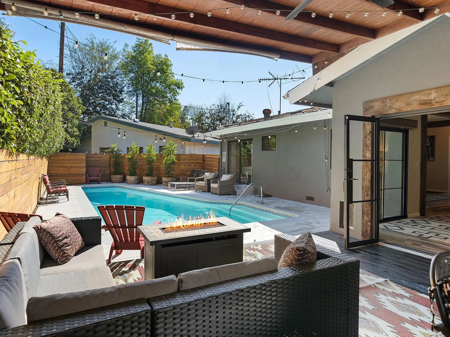 12245 Kling St — Photo 3