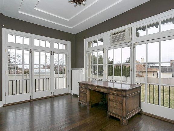 Sunroom/Office/Bedroom