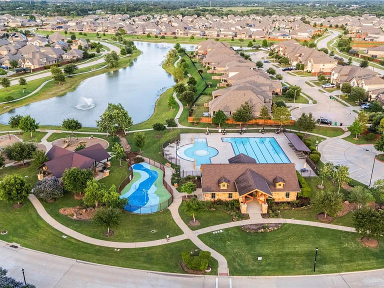 26006 Windy Prairie Ct — Photo 37
