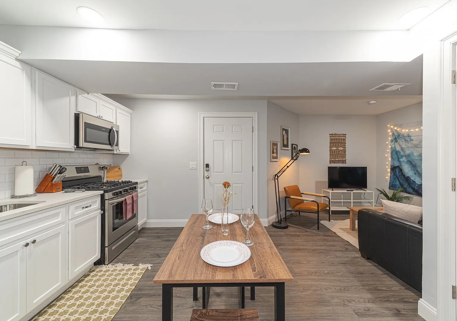 584 Orange Street — Photo 2