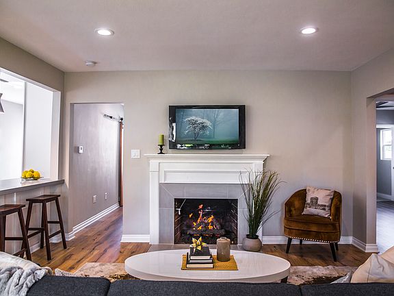 3rd image of 4253 Bellaire Ave