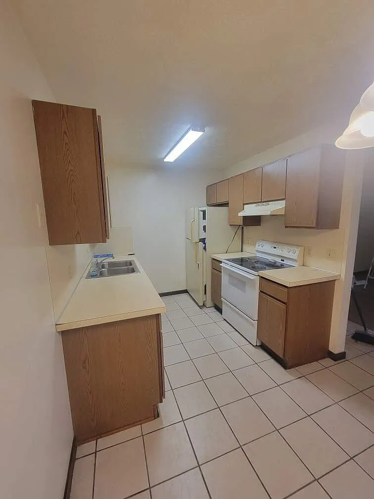 1 bed, 900 sqft, $1,015 — Photo 4