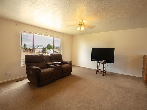 4th image of 3355 W 1850 S