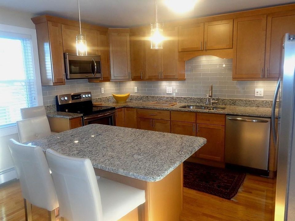 1st image of 3 1/2 Becket Ave