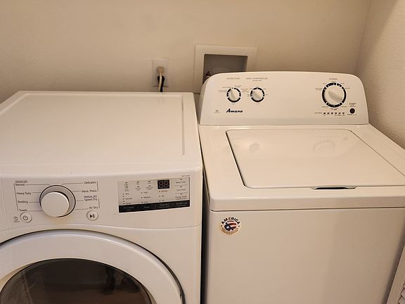 4th image of 501 S Oak Knoll Ave Unit 9