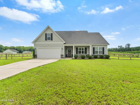 79 Brightleaf Drive, Parkton, NC 28371