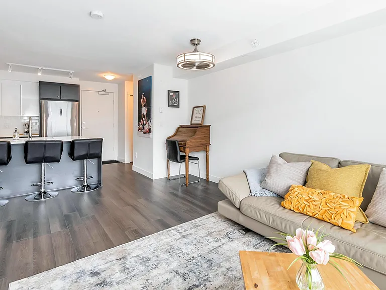 2525 Clarke St #502 — Photo 6