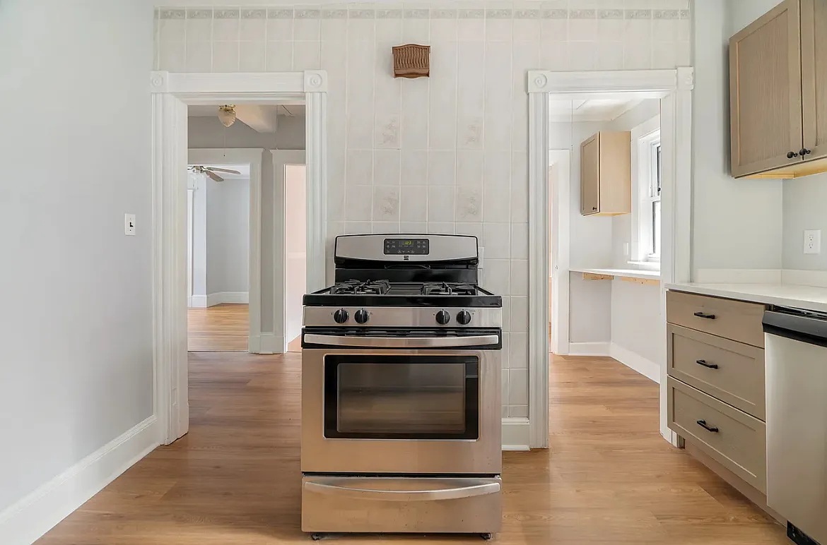 3 bed, 1320 sqft, $3,600 — Photo 4