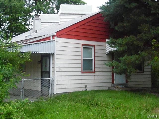 2nd image of 897 Gustav Ave