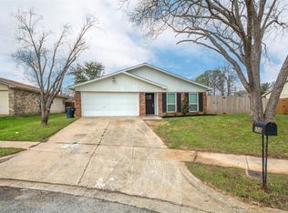 2720 Friarford Rd, Fort Worth, TX 76112