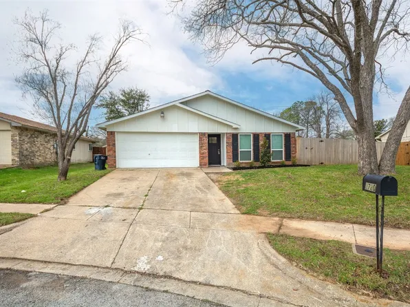 2720 Friarford Rd, Fort Worth, TX 76112