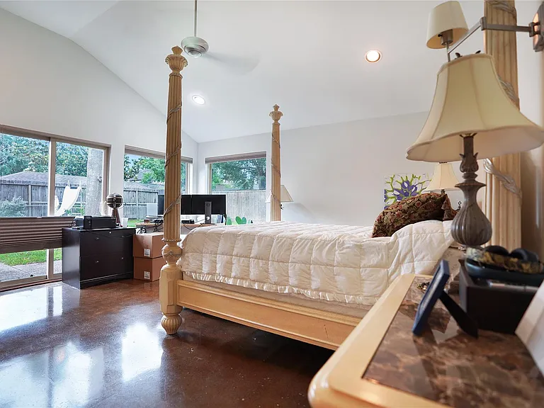 5643 Terwilliger Way — Photo 18