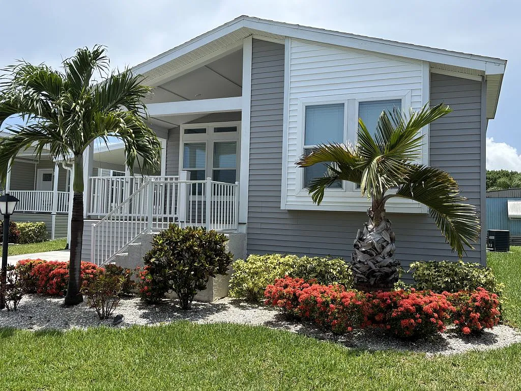 3 bed, 2.0 bath, 1447 sqft, $1,849 — Photo 3