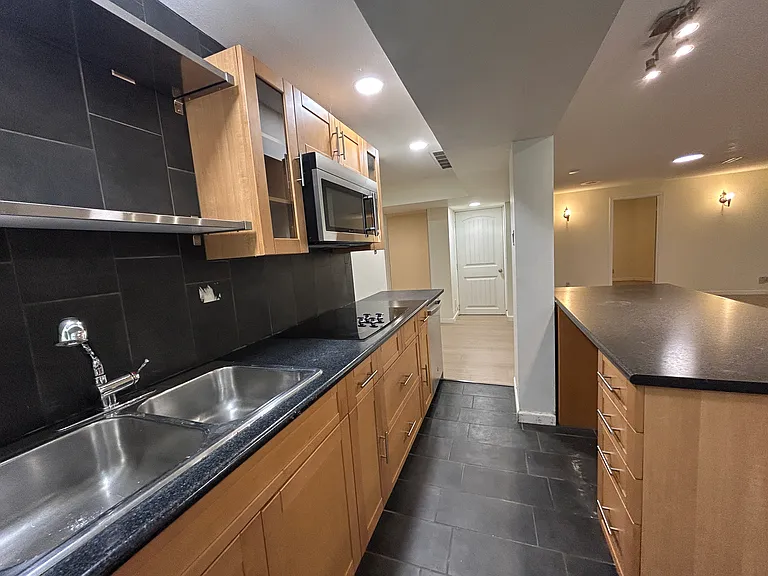 13919 34th Ave #BASEMENT — Photo 5