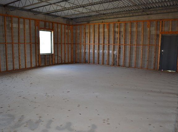 5th image of 900 E Redbud Ave