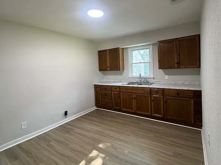 2217 Hamburg Pike — Photo 9