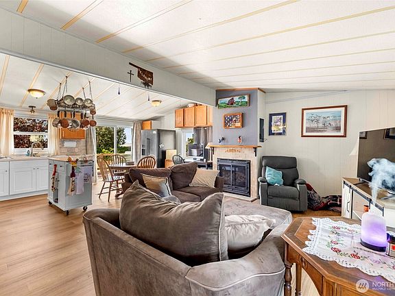 2nd image of 2306 Grant Place