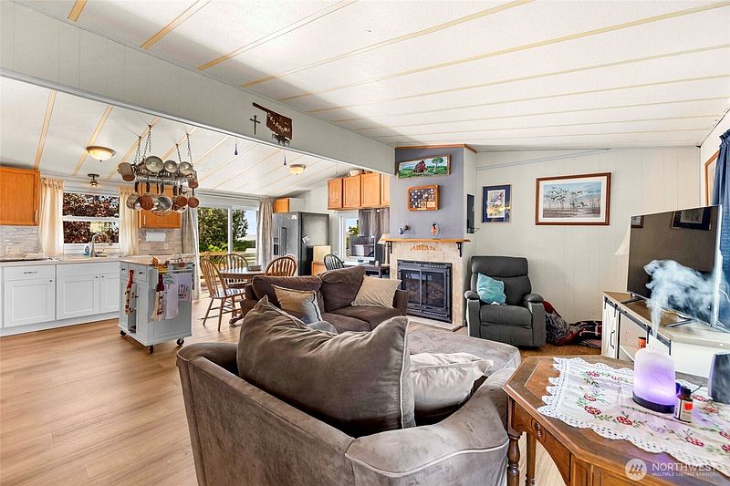 2nd image of 2306 Grant Place