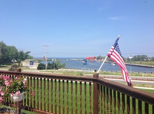 110 Lighthouse Way N, Manistee, MI 49660
