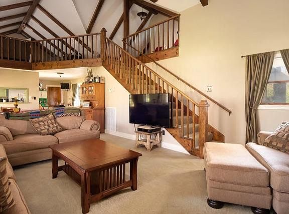3rd image of 108 Essex Ln