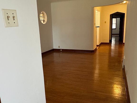 3rd image of 6352-6354 Bancroft Ave APT B